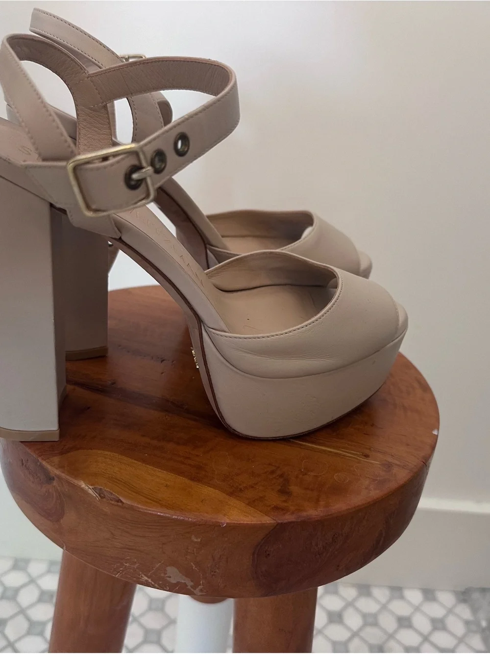 Stuart Weitzman elegant nude